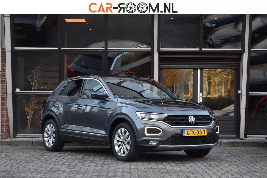 Volkswagen T-Roc 1.5 TSI Sport R Lane ACC Camera D.Hoek Keyless Trekhaak