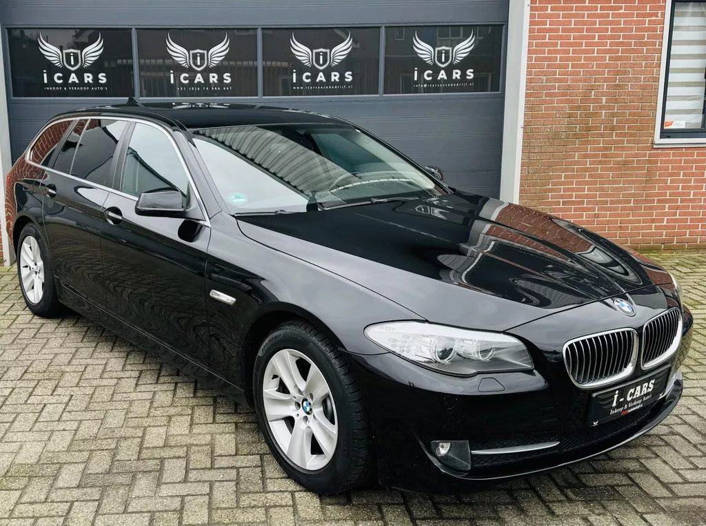 BMW 5-serie Touring 523i Executive Trekhaak Navi Xenon