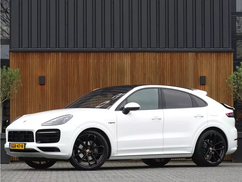 Porsche Cayenne Coup&eacute; 3.0 E-Hybrid 470PK Platinum Ed. / Sport Design / 2022 / LED