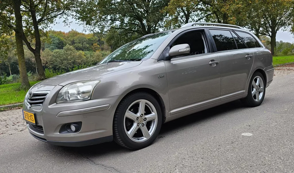 Toyota Avensis Wagon 2.2 D-4D D-CAT Clean Power Executive Leder interier Airco