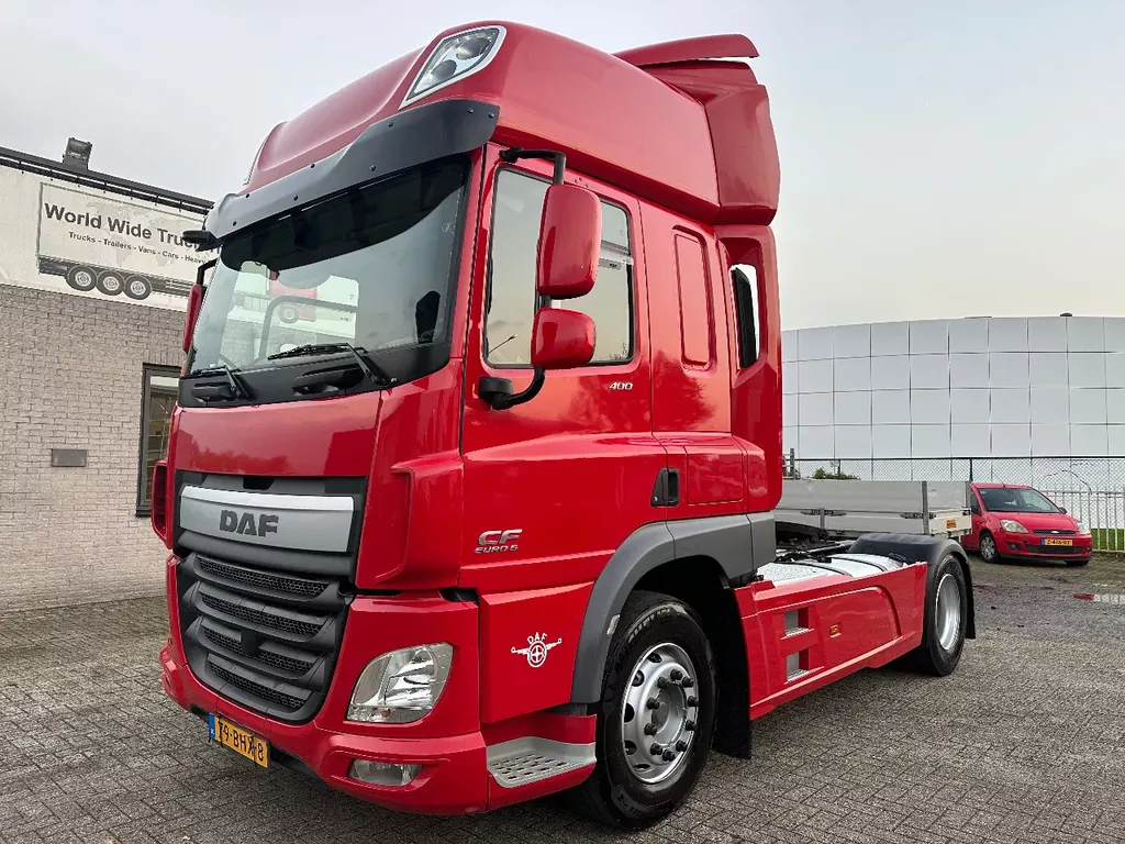 DAF 400 CF 400 + APK / TUV + FRIDGE + CAMERA + 2 BEDS + NL TRUCK