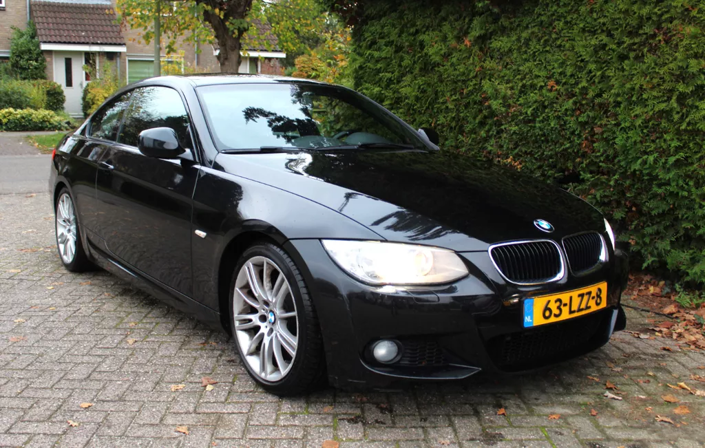 BMW 3 Serie coupe 320I Sport