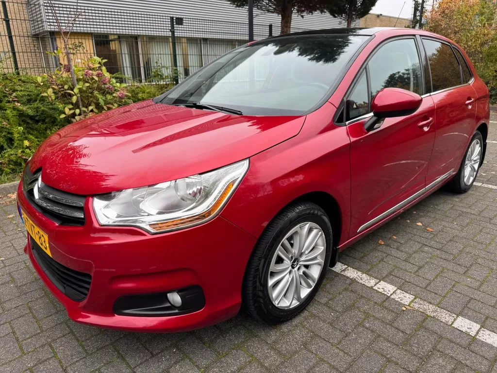 Citro&euml;n C4 1.2 PureTech Exclusive / Pano'dak / Navi / PDC / Trekhaak