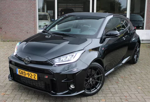 Toyota Yaris 1.6 GR Performance Sperdiff, Achteruitrijcamera, LED, Alcantara, Carplay, Leder, CC adaptief, Rijstrookdetc, 18&quot; LMV