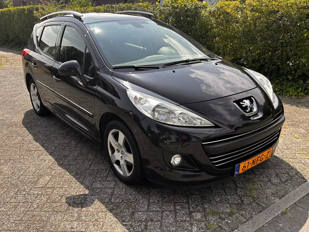 Peugeot 207 SW 1.6 VTi XS Let op deze auto heeft een nieuwe Apk! Tevens een gereviseerde versnellingsbak nieuwe koppelingsplaten en drukgroep zie foto&rsquo;s