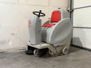 Comac Opzit veegmachine 2007 [ NIEUWE ACCU]