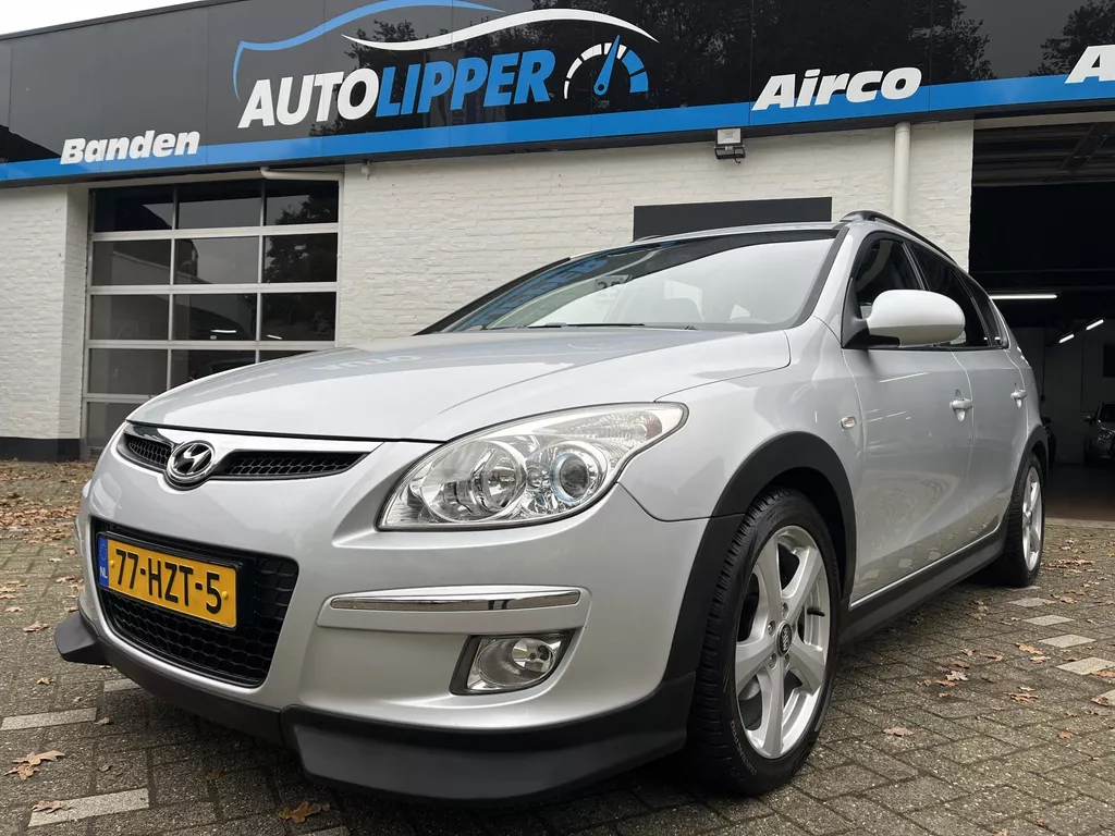 Hyundai i30 CW 1.6i Dynamic /Airco/Lm velgen/Trekhaak/Sportpakket/Nieuwe koppeling