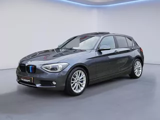 BMW 1-serie 125i Apple Carplay/Elektrisch schuifdak/M-Sport remklauwen/Sportstoelen/Xenon/Stoelverwarming/Cruise&amp;Clima control/ (MET GARANTIE*)