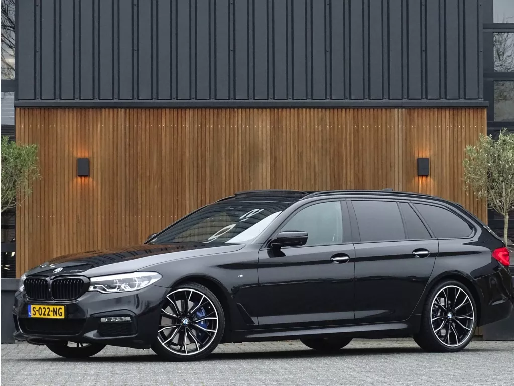 BMW 5 Serie Touring 540d 320PK / X-drive / Harman Kardon / M-Sport / LED