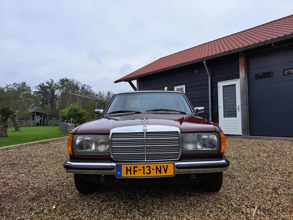 Mercedes-Benz 200-280 (W123) 200 D