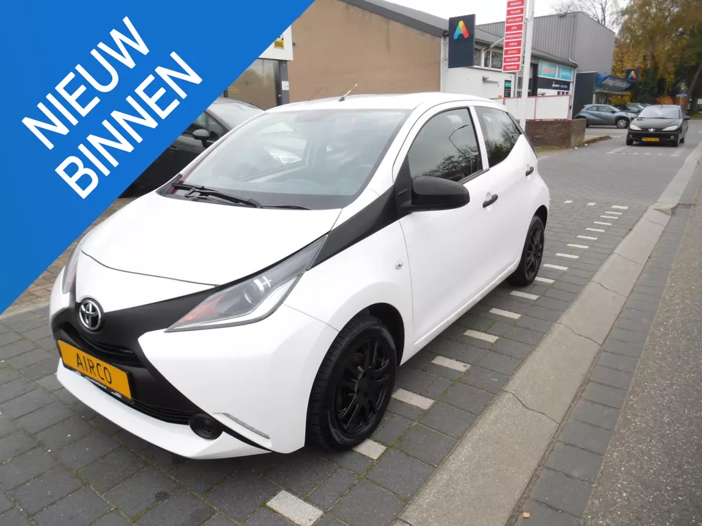 Toyota Aygo 1.0 VVT-i x 5 deurs , airco, centrale vergrendeling, elektrische ramen sportvelgen, enz