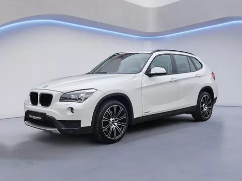 BMW X1 sDrive18i /Apple Carplay/Parkeersens. V+A/Licht&amp;regensens./Stoelverw./Bi-Xenon/18''LMV/(MET GARANTIE*)