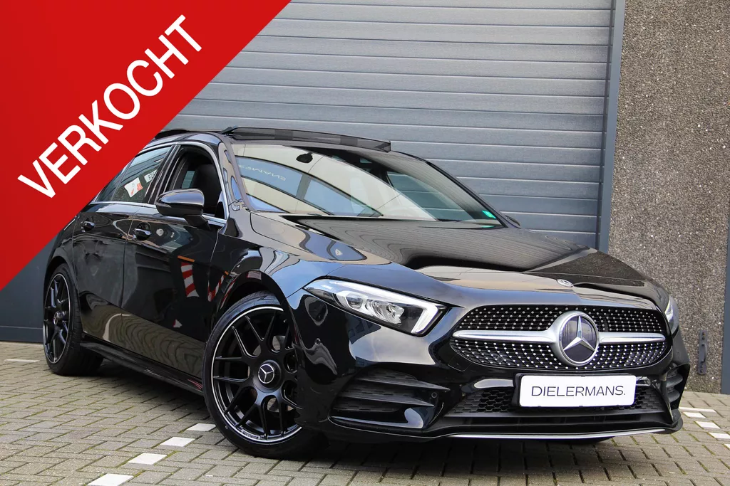 Mercedes-Benz A-klasse 180 Business Solution AMG Upgrade Panorama dak | Sfeerverlichting | Groot display! | Full black | 19" AMG Velgen | Carplay | Bom en Bomvol! | Pano