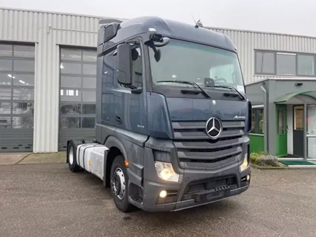 Mercedes-Benz Actros 1842 4x2/2x tank/2x Stuks