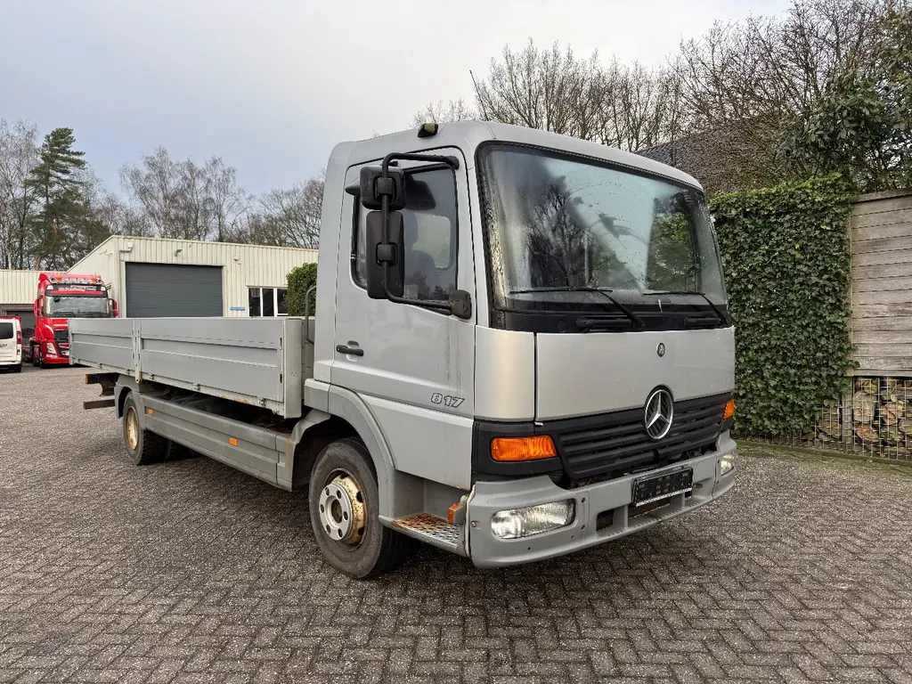 Mercedes-Benz Atego 817 970.01 Handgeschakeld. Bladgeveerd.