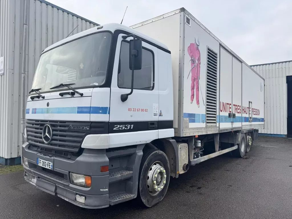 Mercedes-Benz Actros 2531 , 6X2 , EURO 2 , Closed Box