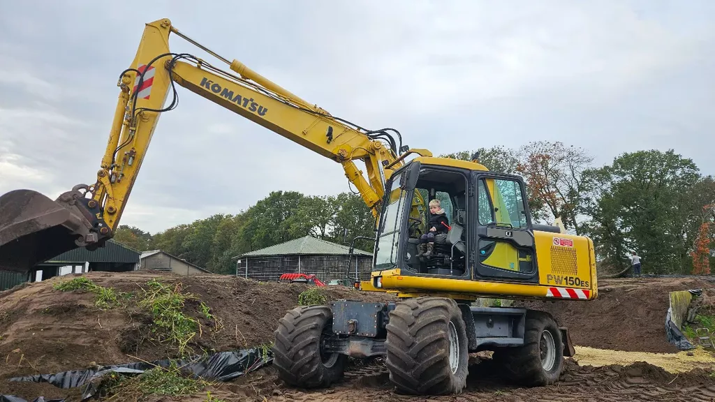 Komatsu PW 150 es Mobiele graafmachine Bandenkraan kraan