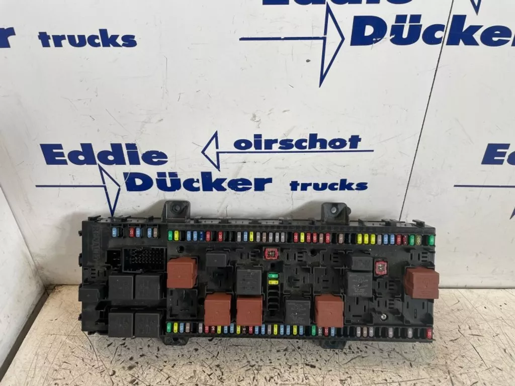 Renault 22619991 / 742193524 / 7422619991 / 7422821376 / 7423762551 FUSE BOX