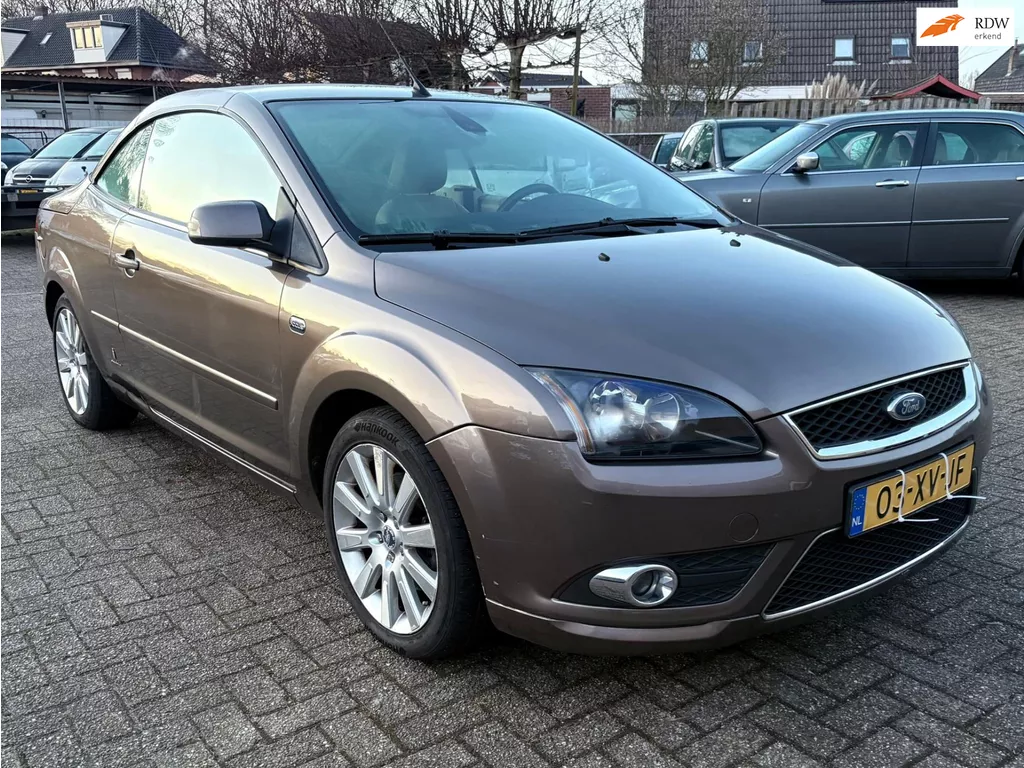 Ford Focus Coup&eacute;-Cabriolet 2.0-16V Titanium