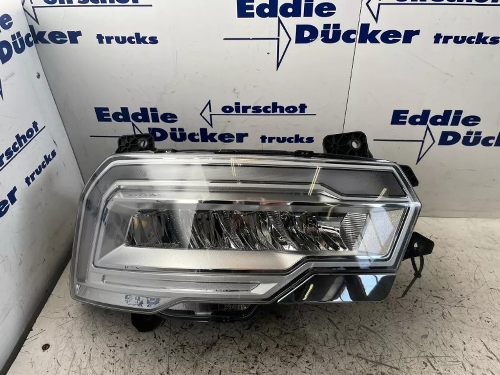 DAF 2189001 / 2426001 LED KOPLAMP RECHTS (ALS NIEUW MET LICHTE SCHADE)