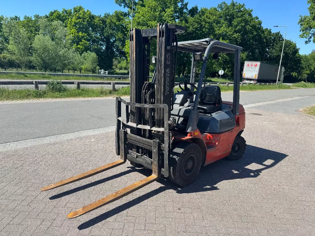 Toyota 2FD25 DIESEL HEFTRUCK 2FD25