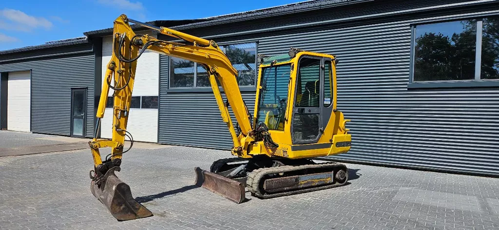 Yanmar B37 V
