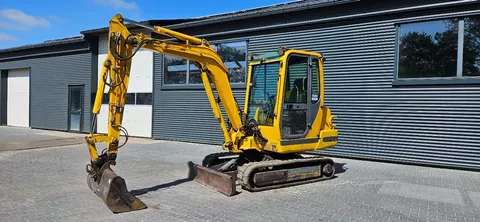 Yanmar B37 V