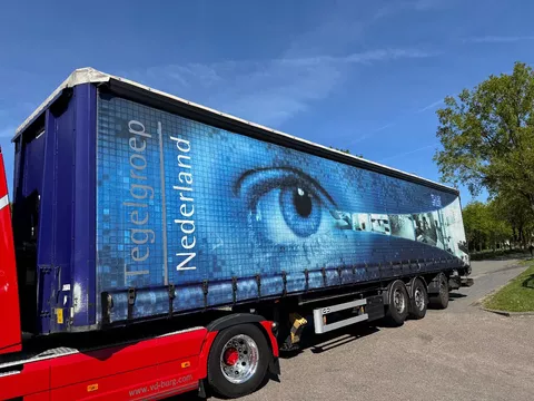Van Hool 3-ass schuifzeilen oplegger met laadklep
