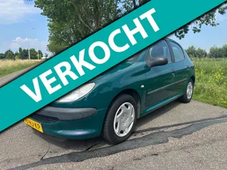 Peugeot 206 1.1 XR|stuurbekrachting|nw distributie