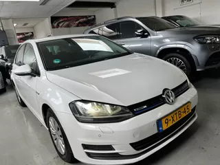 Volkswagen Golf 1.6 TDI Highline BlueMotion 5-Doors Navi PDC Climatronic Camera