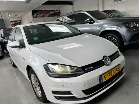 Volkswagen Golf 1.6 TDI Highline BlueMotion 5-Doors Navi PDC Climatronic Camera