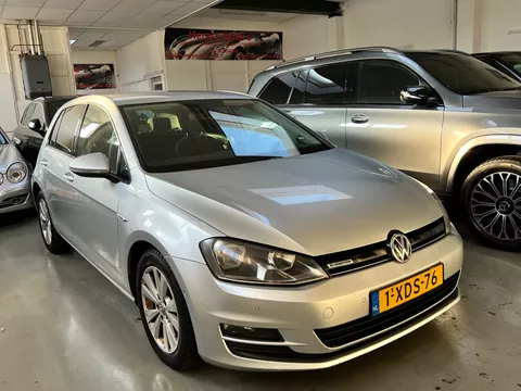 Volkswagen Golf 1.6 TDI Highline BlueMotion 5-Doors Navi PDC Climatronic