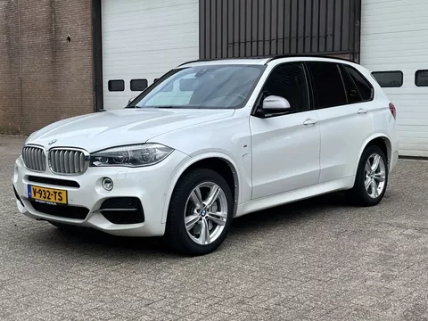 BMW X5 M50D / Grijs kenteken / Head up / Luchtvering / Leer / Navi / LED / Alle banken aanwezig