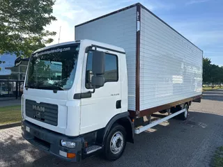 MAN TGL 12.210 MANUAL + 2000 KG LIFT + 2.60 M HIGH BIG BOX + AIRCO + SPRING / SPRING + 3 SEATS