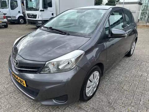 Toyota Yaris 1.4 D + NAVI + AIRCO + REAR CAMERA + APK / TUV + MARGE