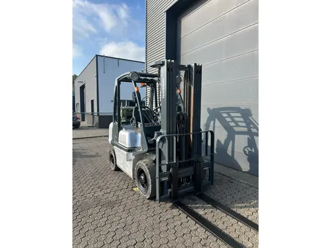 Nissan U1D2E701667 2,5 ton LPG heftruck