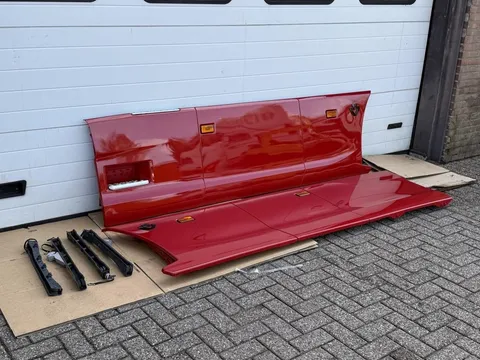 Scania NGS Nextgen Zijskirtsset NIEUW 375wb incl. steunen NGS Nextgen Zijskirtsset NIEUW 375wb incl. steunen &amp; verlichting. Origineel