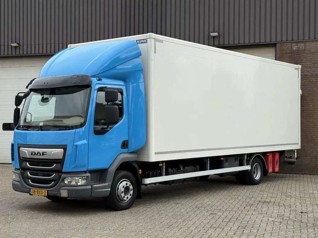 DAF LF 230 FA / Only 175.182 km / Euro6 2021 / Laadklep Lift LBW / Airco / Camera / Zijdeur / 6 cilinder / NL truck