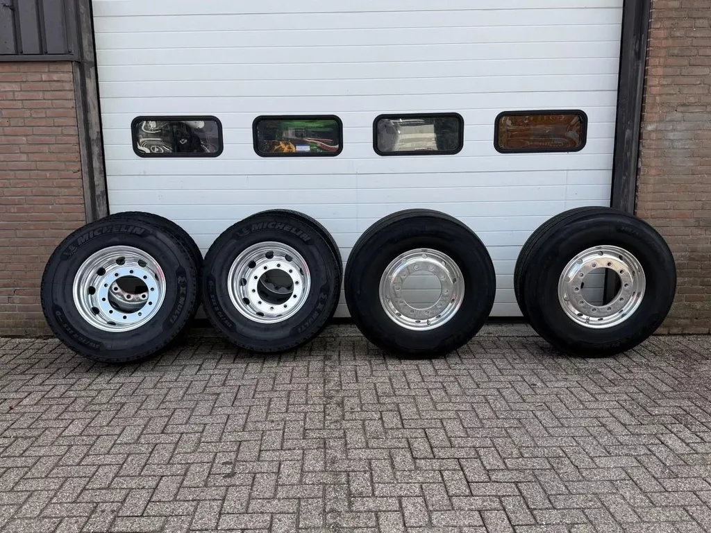 Alcoa Dura bright velgen Dura bright velgen / Michelin 315/70 + 385/65 80% / Jaar: 2025 / Z.G.A.N. !!!