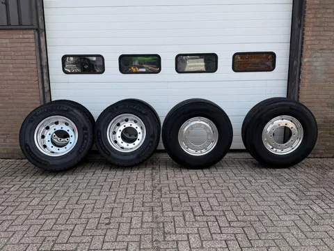 Alcoa Dura bright velgen Dura bright velgen / Michelin 315/70 + 385/65 80% / Jaar: 2025 / Z.G.A.N. !!!