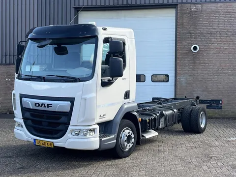 DAF LF 180 FA / Only 121.179 km / WB: 390 cm / Euro6 / Airco / PTO Prepared / TOP !! / NL Truck