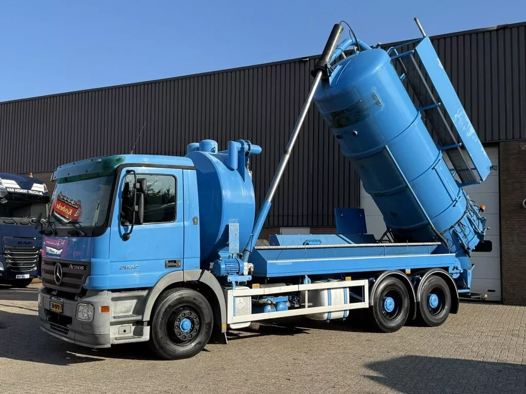 Mercedes-Benz Actros 2532 / Zuig Vacuum wagen / ADR / Only 114.542 km / RVS Tank / Ecota opbouw / 13m3 / 6x4 / Big axle Naafreductie / Bladvering / NL truck